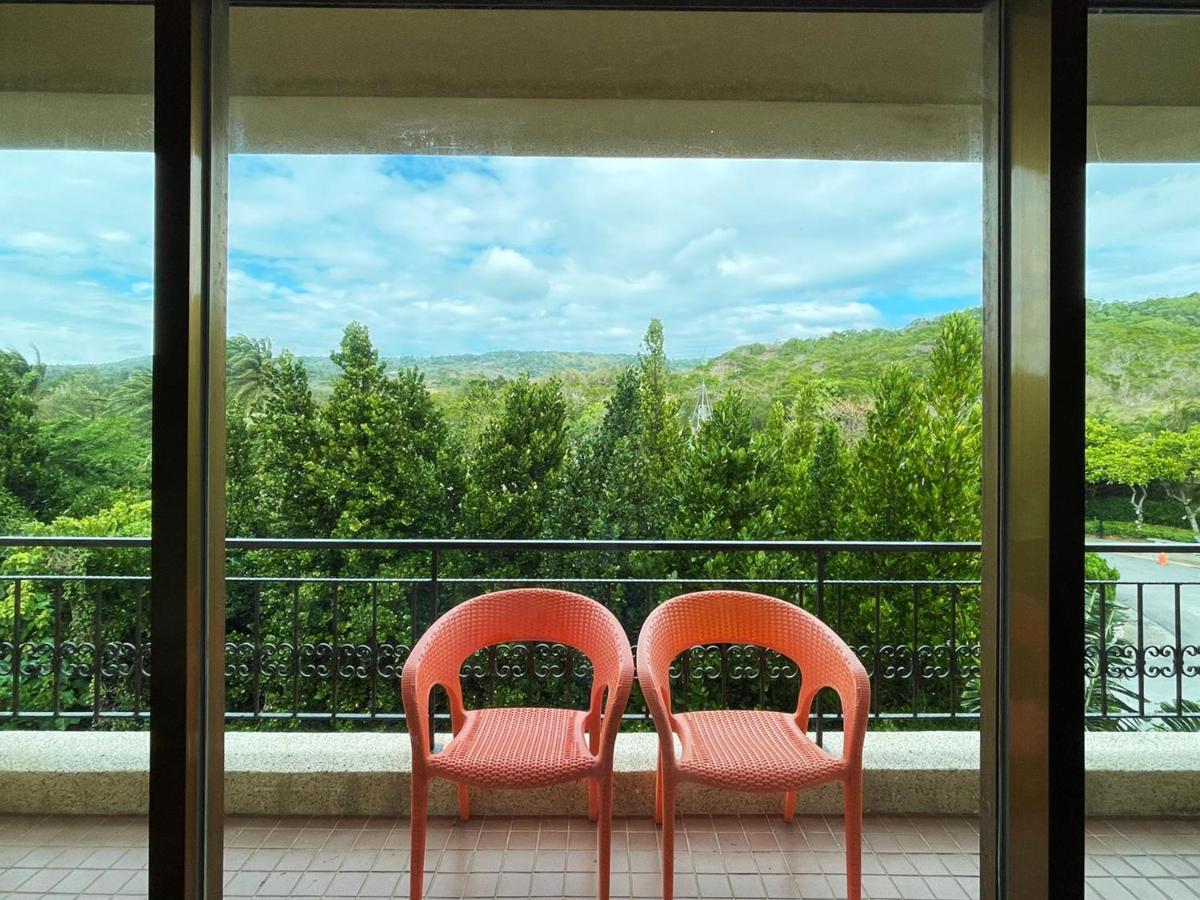 Howard Beach Resort Kenting Exterior photo A balcony