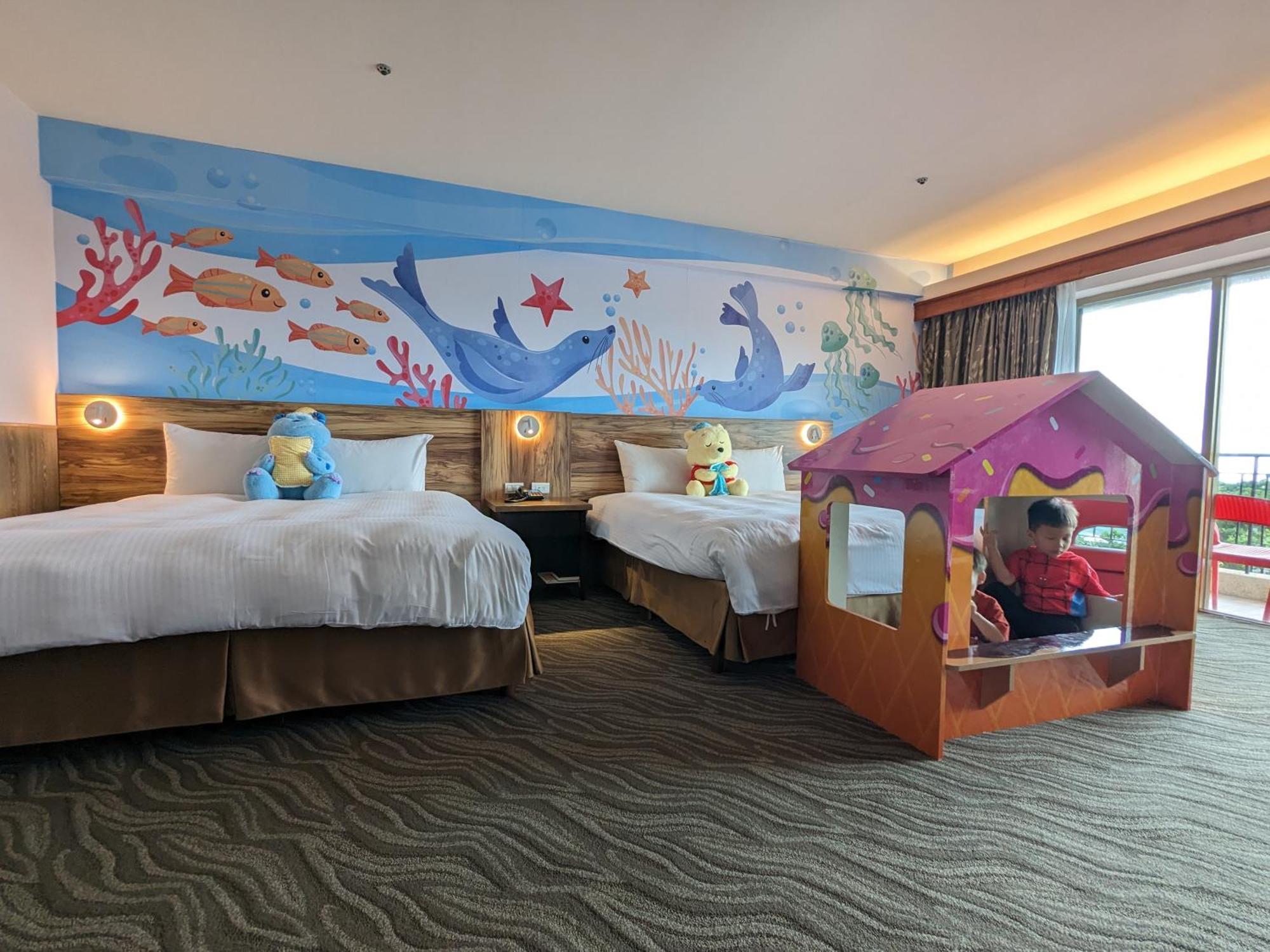 Howard Beach Resort Kenting Exterior photo Family room