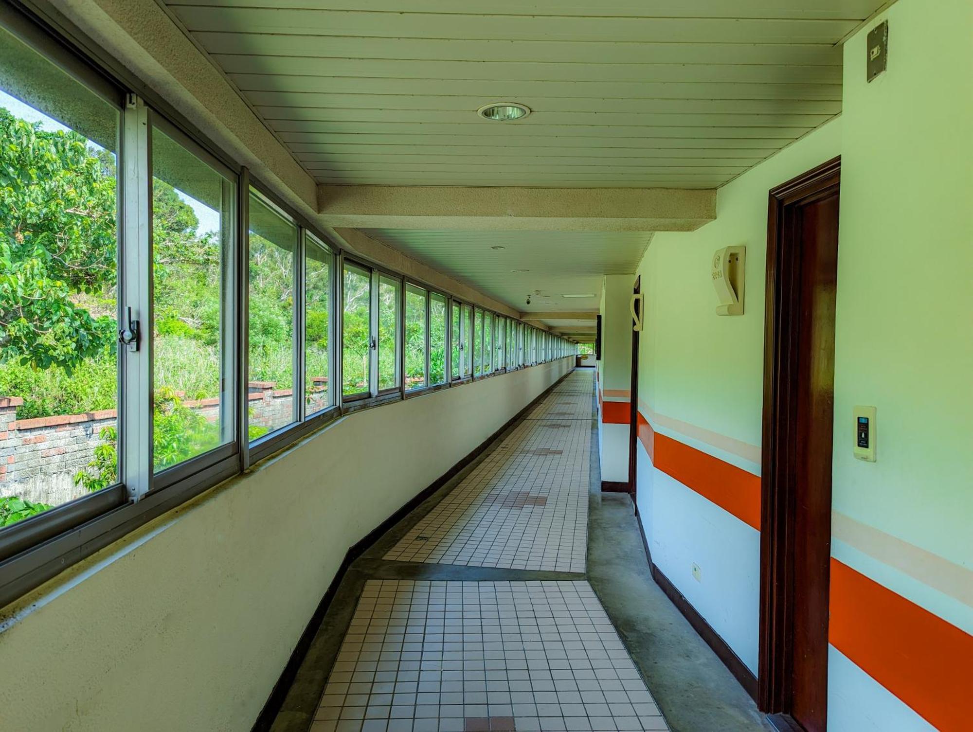 Howard Beach Resort Kenting Exterior photo A corridor in the 1970s