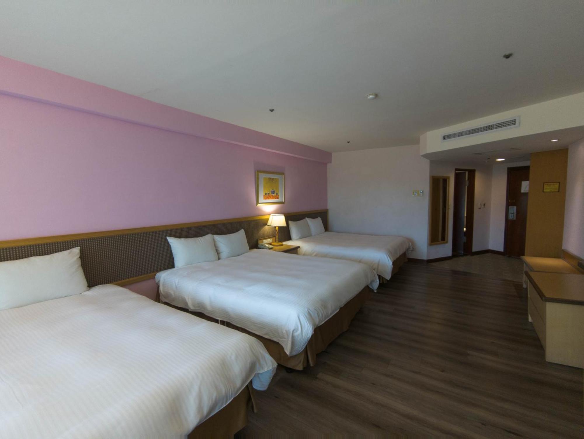 Howard Beach Resort Kenting Exterior photo A room at the hotel