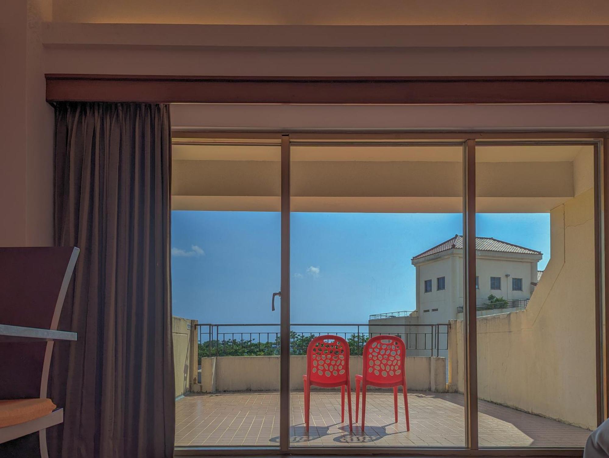 Howard Beach Resort Kenting Exterior photo A sliding door