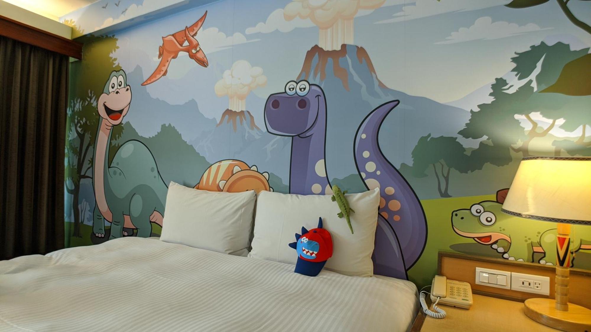 Howard Beach Resort Kenting Exterior photo A room at the Great Wolf Lodge