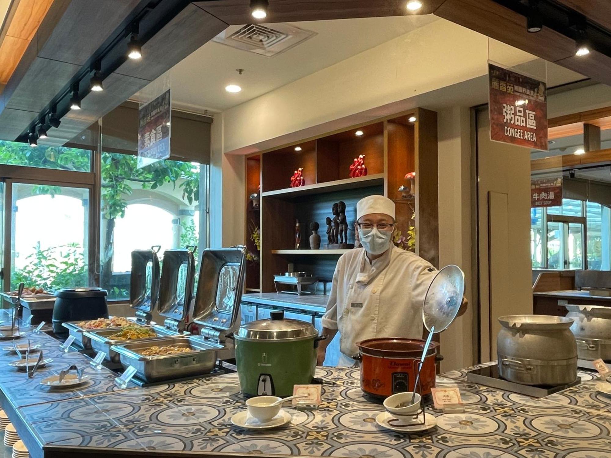 Howard Beach Resort Kenting Exterior photo A buffet at a hotel in Taiwan
