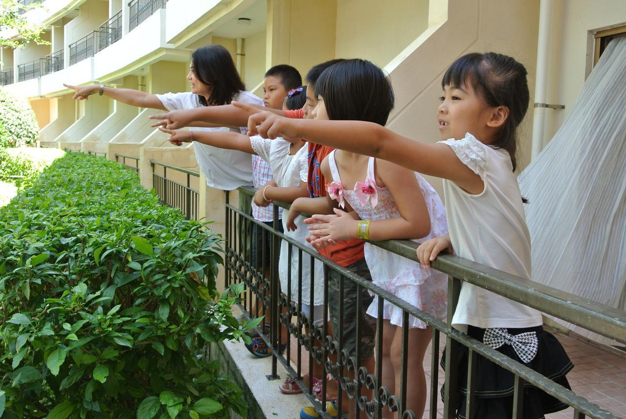 Howard Beach Resort Kenting Exterior photo Thai children