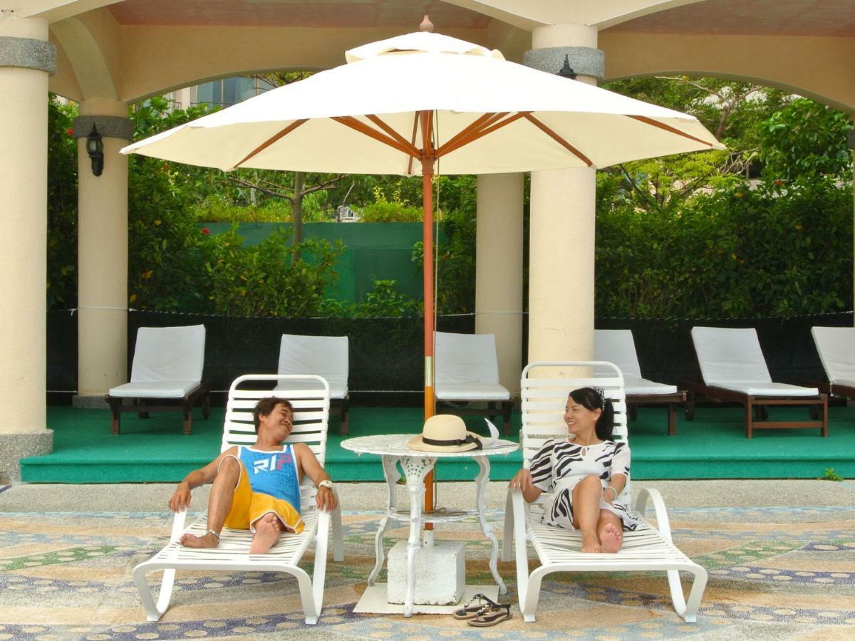 Howard Beach Resort Kenting Exterior photo A patio umbrella