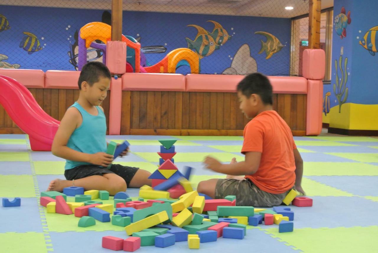 Howard Beach Resort Kenting Exterior photo Children playing with blocks