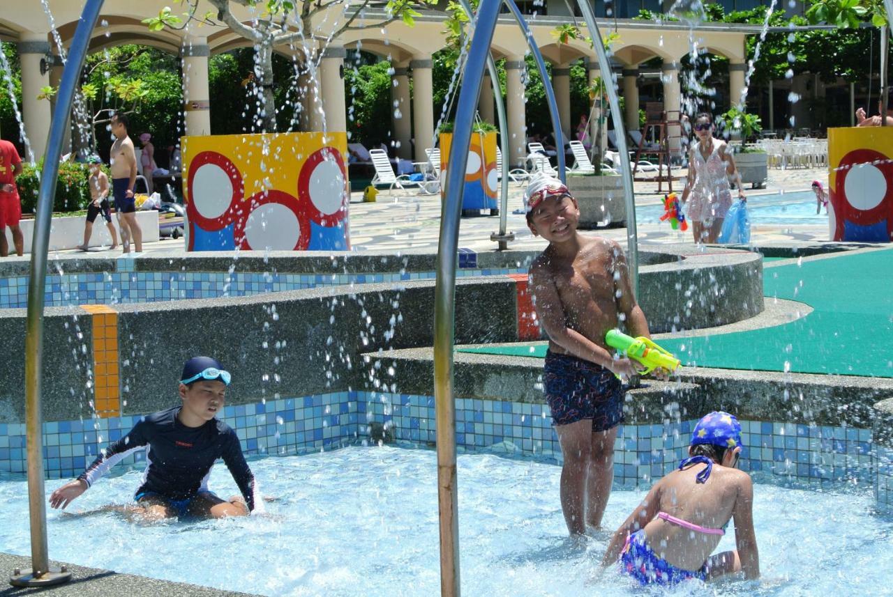 Howard Beach Resort Kenting Exterior photo Children playing at the Splashpad