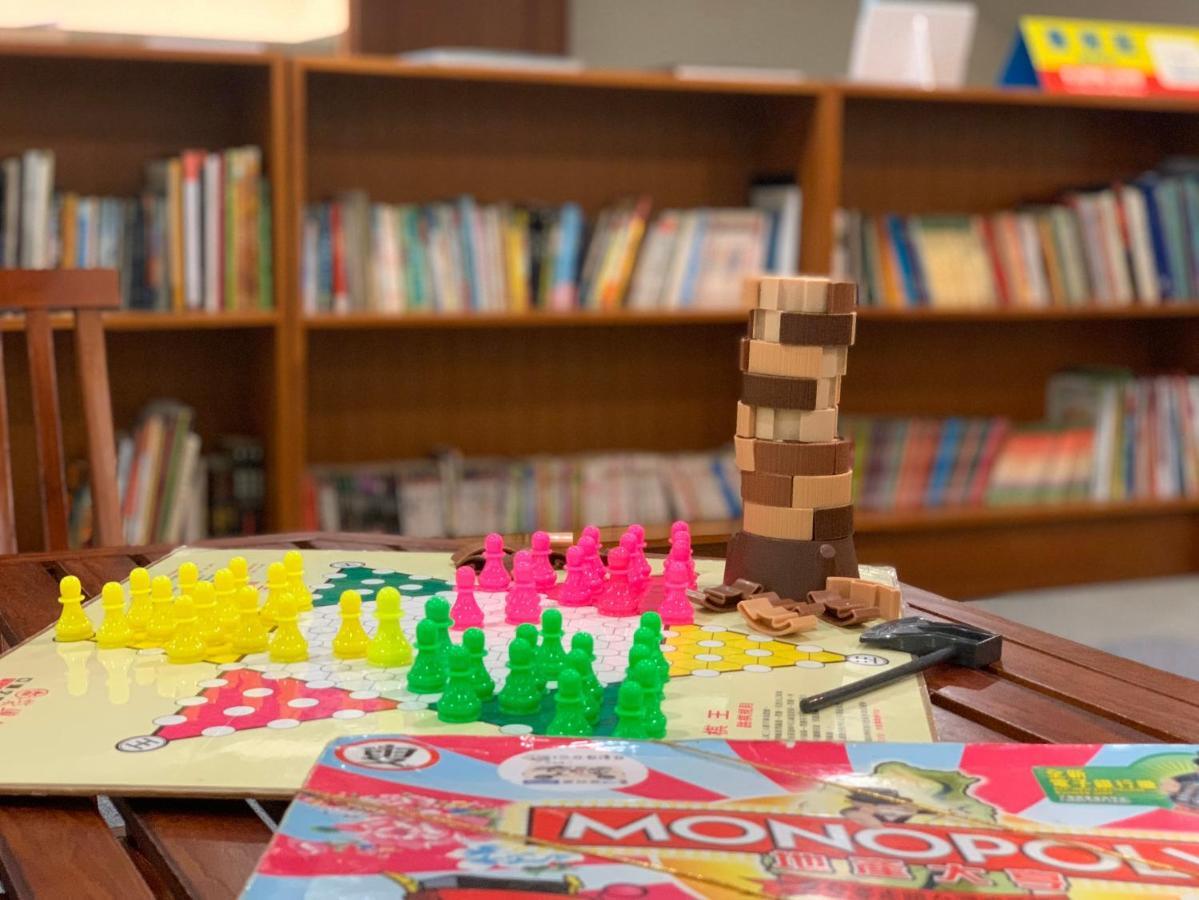 Howard Beach Resort Kenting Exterior photo A board game